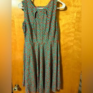 Women’s Dress.  Size L.